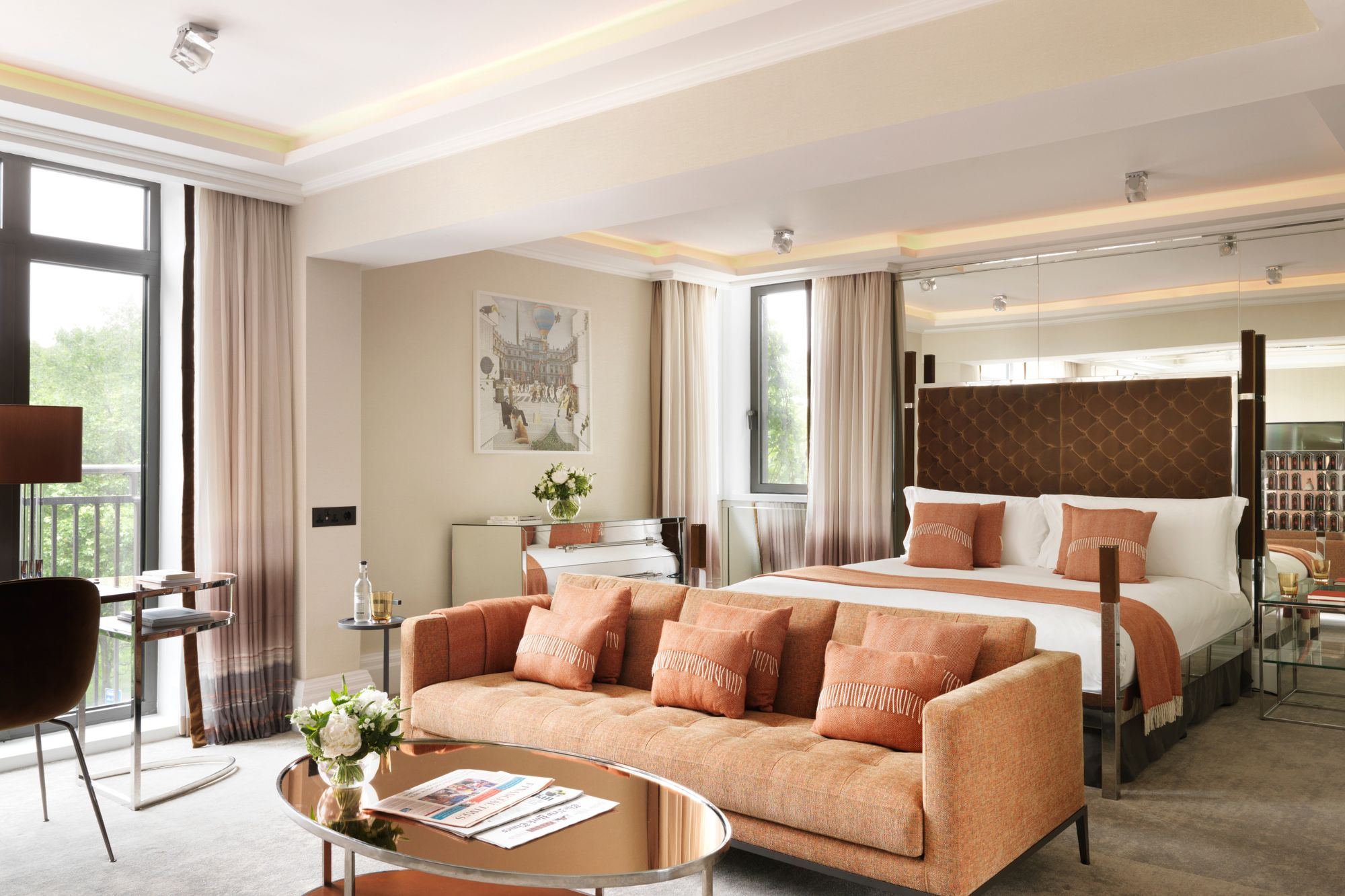 A light-filled Green Park suite